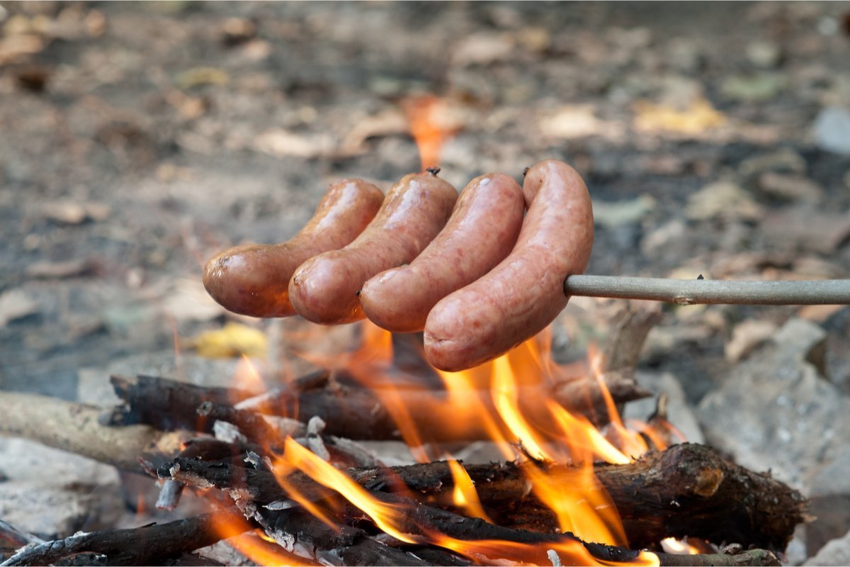 How to cook on a campfire - 4 beautiful sausages on a stick over a campfire